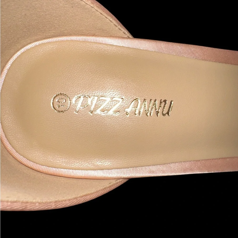 Pizz Annu Women's Satin Champagne Blush 2 inch Heels size 10‎ NWT in Box
